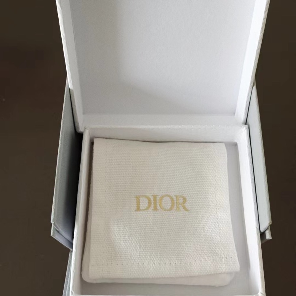 Dior ear climber CHRISTIAN DIOR Faux Pearl Perles De Dèsir Ear Climber - Picture 6 of 6